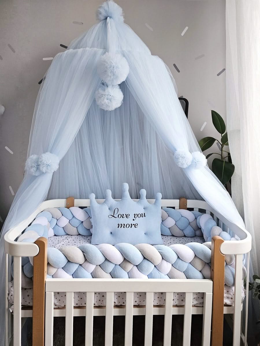 Personalized baby crib bedding set for boys. Kari studio.