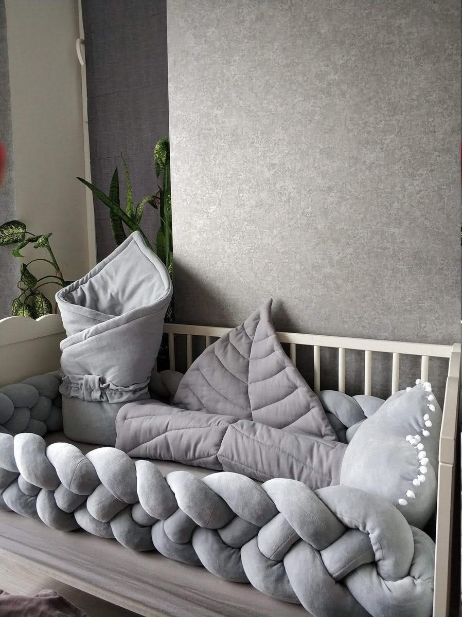Personalized crib bumper set grey - KariStudio