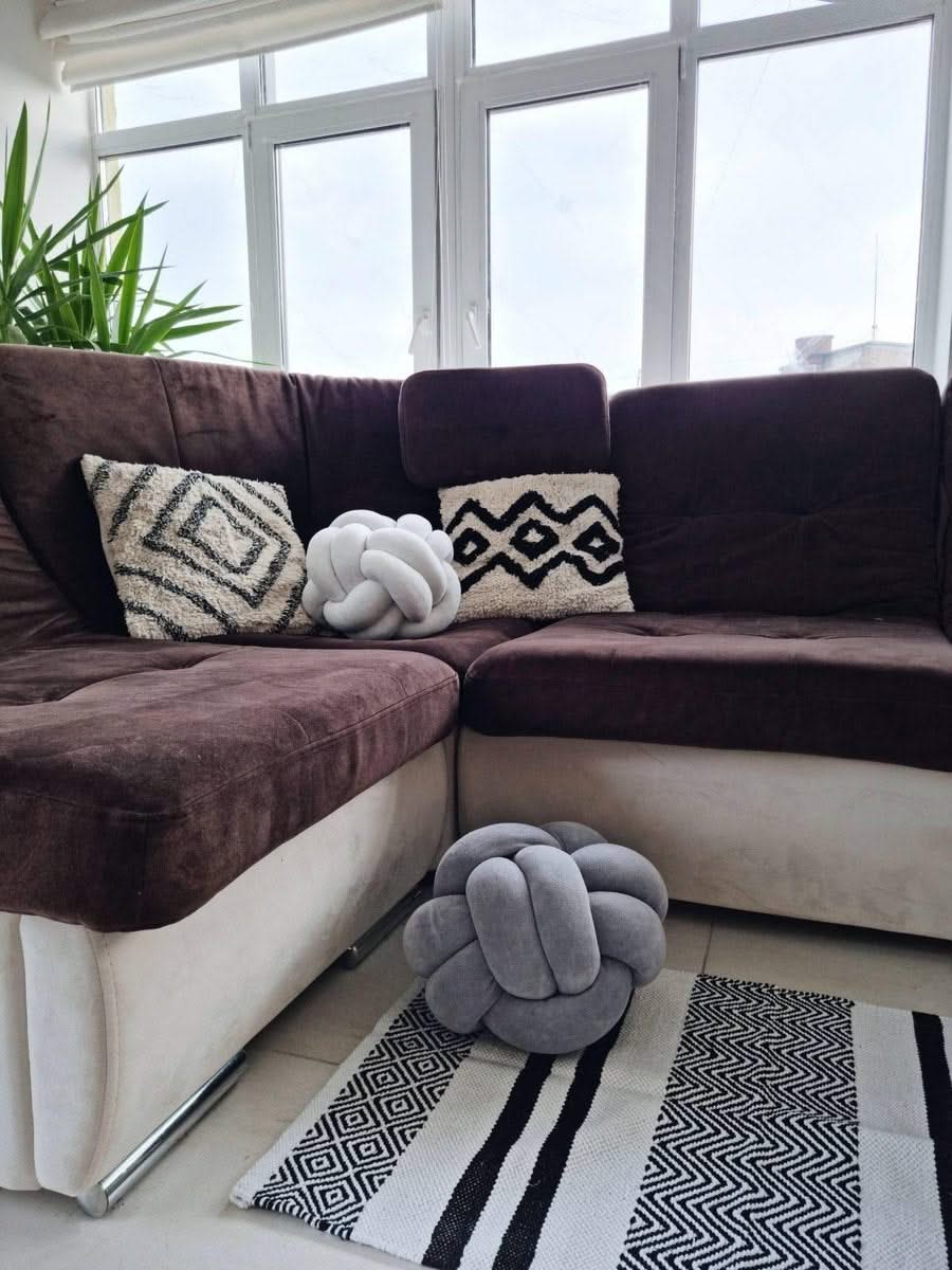 Knot pillow. Throw pillow - KariStudio
