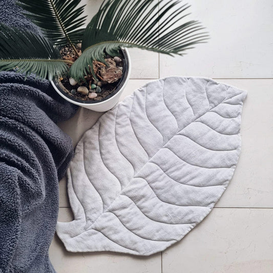 Baby leaf play mat light gray - KariStudio