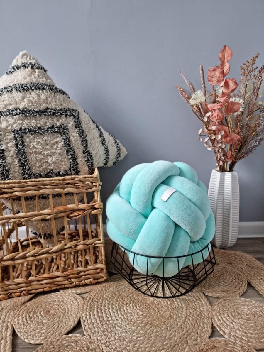 Knot pillow. Throw pillow - KariStudio