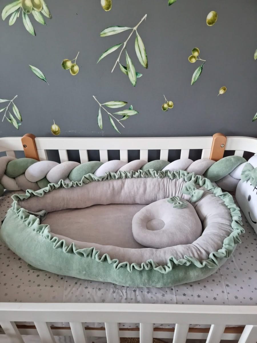 Personalized baby bedding set pistachio and beige - KariStudio