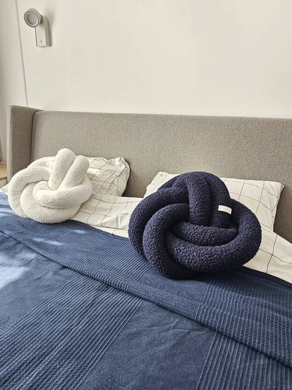 Knot decorative pillow. Throw pillows.