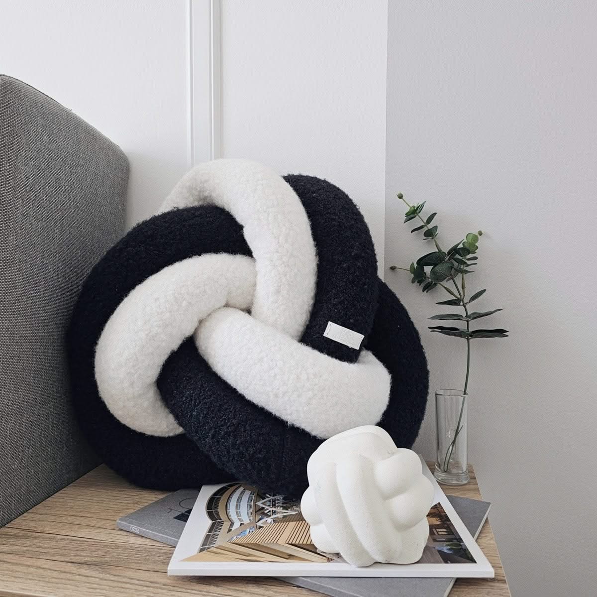 Knot decorative pillow. Throw pillows.