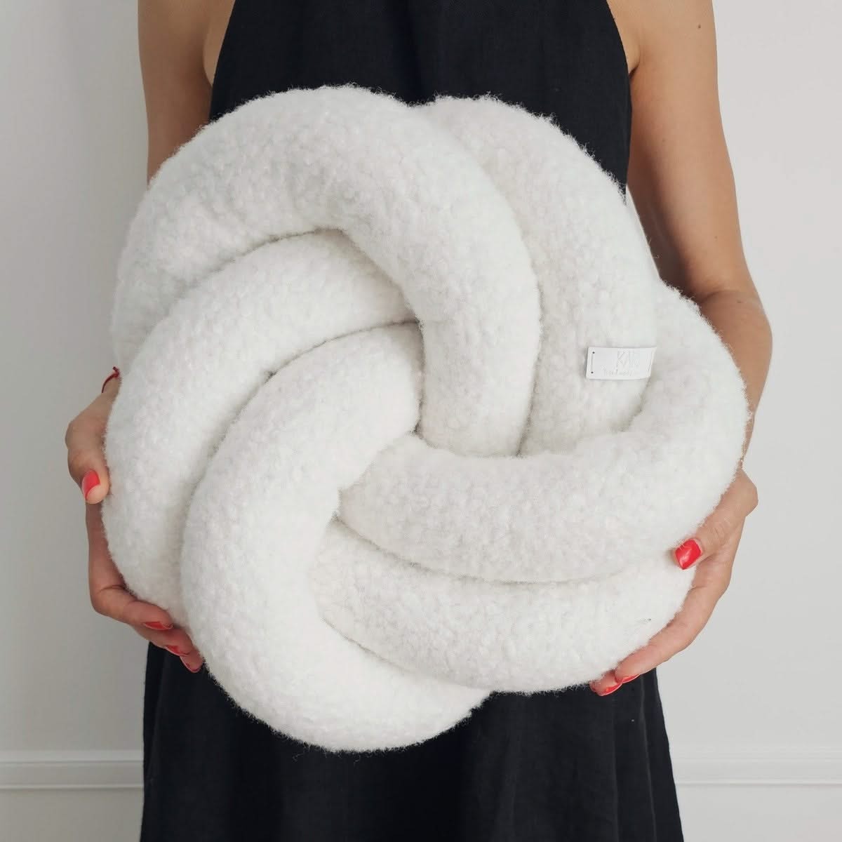 Knot decorative pillow. Throw pillows.