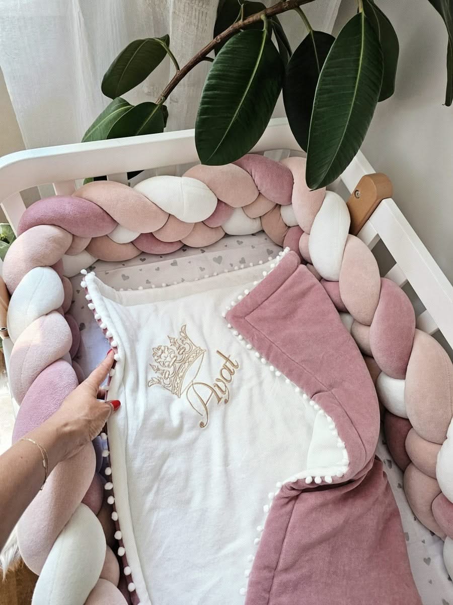Personalized baby blanket with name. KARI studio.