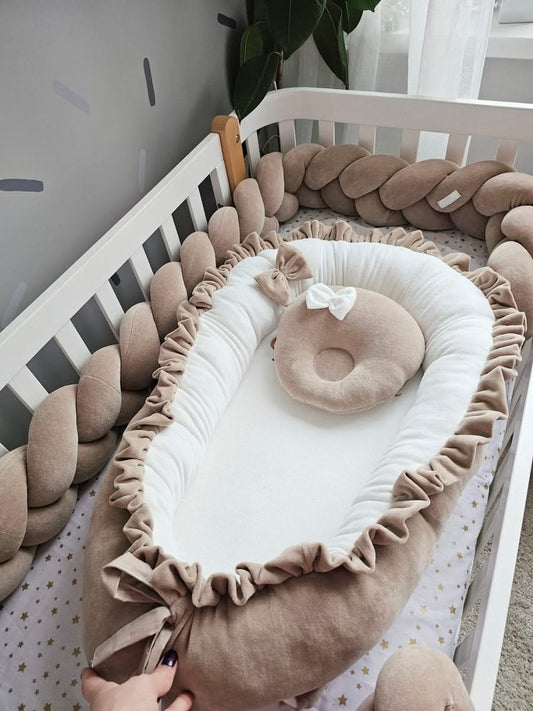 Baby nest with baby name and smal pillow. KARI studio