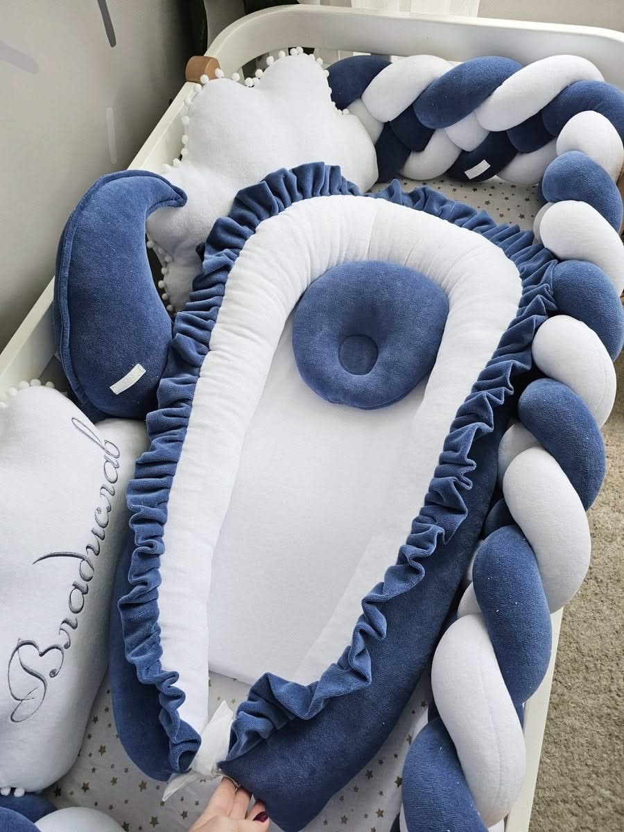 Baby bedding crib bumper set indigo. KARI studio